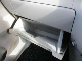 グローブボックスです。車検証などが収納できます。