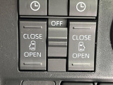 【両側パワースライドドア】スマートキーや運転席のスイッチで後席両側スライドドアの開閉が可能♪電動だから力を入れてドアを開ける必要が無く、小さなお子様でも簡単に開け閉めでき快適です♪