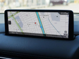 マツダコネクトの10.25インチワイドセンターディスプレイです。『Android Auto』『Apple CarPlay』や独自のコネクテッドサービスに対応したインターフェイスシステムです。