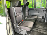 後部座席も気になるようなキズ・汚れやへたり等、大きなダメージはなく、良好な状態です。