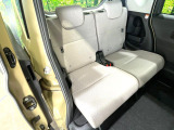 後部座席も気になるようなキズ・汚れやへたり等、大きなダメージはなく、良好な状態です。
