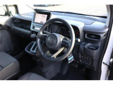 前席全体 目線も高く広い視界で安心して運転することができますね!