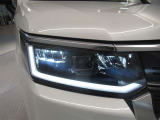 LEDヘッドライトです。デザイン性がよくとても明るいので、夜間の走行や悪天候でも安心です。しかも長寿命!