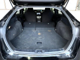 普段のお買い物や通勤、送迎等に十分な荷室スペースを確保しております。セカンドシートを倒すと、大きな荷物の積載も可能です♪