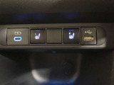 始動直後から温まるシートヒータースイッチとオーディオ機器やスマートフォンを直接カーオーディオに接続できるUSB端子や充電用USB端子が配置されています。