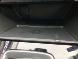Qi規格に対応したスマートフォンなどを置くだけで充電出来る、ワイヤレス充電Qi搭載!