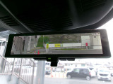 スマートルームミラー付きです☆後方カメラの映像がルームミラーに映るので、たくさんの人や荷物をのせていても邪魔せず見られるのです♪