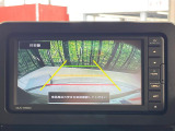 【バックカメラ】駐車時に後方がリアルタイム映像で確認できます。大型商業施設や立体駐車場での駐車時や、夜間のバック時に大活躍!運転スキルに関わらず、今や必須となった装備のひとつです!