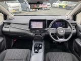 統一感のある広々とした運転席回り
