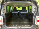 普段のお買い物や通勤、送迎等に十分な荷室スペースを確保しております。セカンドシートを倒すと、大きな荷物の積載も可能です♪