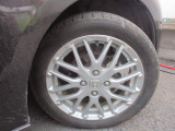 アルミホイールを装備しております。