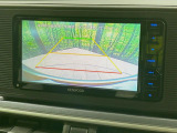 【バックカメラ】駐車時に後方がリアルタイム映像で確認できます。大型商業施設や立体駐車場での駐車時や、夜間のバック時に大活躍!運転スキルに関わらず、今や必須となった装備のひとつです!