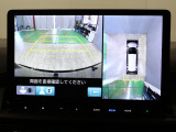 『マルチビューカメラシステム』カメラで映した周囲の映像をナビゲーション画面に表示し、ドライバーの死角を減らし運転負荷を軽減する機能です。映像は、車両の前後と左右のドアミラーに搭載した計4台で映します。