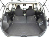 リヤシートを両方倒せば大きな荷物も車載可能です♪
