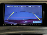 バックモニター付きです。日常の駐車はもちろん、夜間でも後方の視界が確保出来るので、より安定した運転が出来ます。補助装置になりますので、目視での確認も大切です。