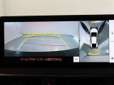 パノラミックビューモニター付きです。車両を上から見たような映像をモニター画面に表示。運転席からの目視では見にくい、車両周辺の状況をリアルタイムでしっかり確認できます。