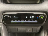 オートエアコンは温度を設定するだけで、自動で風量などを設定してくれます。運転しながら操作も必要ないので、安全性も向上します。