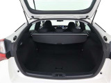 ☆トランクスペースも広く、とっても便利です。バーベキューや釣り、さらにゴルフやボードにも!
