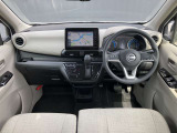 統一感のある広々とした運転席回り