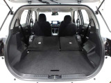 リヤシートを両方倒せば大きな荷物も車載可能です♪