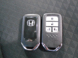 スマートキー付!キーを取り出さなくてもドアロックの施錠・開錠、エンジンの始動が出来ます!雨の日や荷物の多い日にとても便利ですね♪