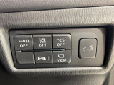 【パワーバックドア】スマートキーや運転席のボタンを押すだけでリアゲートが自動で開閉します!荷物を持っている時や、高い位置にあるバックドアを閉める際に便利な機能です♪