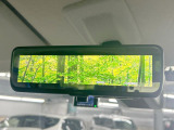【デジタルルームミラー】後席の大きな荷物や同乗者で後方が確認しづらい時でも安心!カメラが撮影した車両後方の映像をルームミラー内に表示。クリアな視界で状況の確認が可能です!