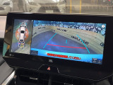【パノラミックビューモニター】専用のカメラにより、上から見下ろしたような視点で360度クルマの周囲を確認することができます☆縦列駐車や幅寄せ時に活躍してくれます♪