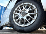 【15インチアルミホイール】外観にマッチしたアルミホイールを装着しております。各種アルミホイールや、スタッドレスタイヤも取扱いしております。是非ご相談ください♪