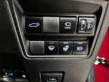 車載カメラの視点切替、パワーバックドア、ハンドルヒーター、オートマチックハイビーム等のスイッチが配置されています。