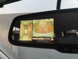 バック時にはルームミラーに、自車の真後ろの映像&上から見下ろした映像を映してくれますのでラクラク駐車が可能です(^_^)-☆