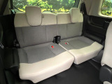 3列目シートはもちろん状態良好☆大人でもゆったりと座って頂けますので、大人数でのお出かけもラクラクです♪ご家族で、気の知れた仲間で、ドライブに行くのが楽しみですね♪