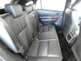 後部座席も当然、綺麗・清潔に仕上げております。内装の綺麗なお車は気持ちが良いですね。