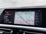 【純正ナビゲーション】BMWのナビゲーションは操作性も良く、詳細な地図情報と交通状況を見やすく表示し、快適なドライビングをサポートしながら目的地までナビゲートします。