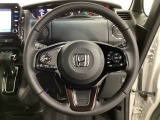 ハンドルにHondaセンシング系のクルーズコントロールやレーンキープアシストなどのスイッチと、オーディオの操作スイッチが装備されています。ハンドルから手を離さず安全に操作できます。