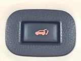 【パワーバックドア】スマートキーや運転席のボタンを押すだけでリアゲートが自動で開閉します!荷物を持っている時や、高い位置にあるバックドアを閉める際に便利な機能です♪