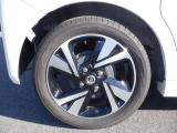 15インチアルミホイール!!格好良くてホイールがあなたの愛車をいっそう輝かせます☆