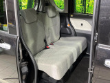 後部座席も気になるようなキズ・汚れやへたり等、大きなダメージはなく、良好な状態です。