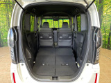 後席を格納すると、これだけの広さが!シーンに合わせたシートアレンジで、大きな荷物も積むことが出来ます♪