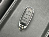【インテリジェントキー】 ドアロック&エンジンスタートがワンタッチで簡単です♪特に女性の方に喜ばれてます☆あッ!イモビライザー(盗難防止装置)標準装備も嬉しいですね♪