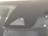 【トヨタセーフティセンス】走行中に前方の車両等を認識し、衝突しそうな時は警報とブレーキで衝突回避と被害軽減をアシスト。より安全にドライブをお楽しみいただけます。
