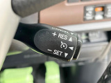 【クルーズコントロール】高速道路もラクラク走行。アクセルを離しても一定速度で走行ができ、長距離運転時の負担を軽減!加速・減速も簡単なスイッチ操作で調整できます。