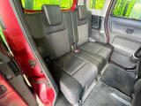 後部座席も気になるようなキズ・汚れやへたり等、大きなダメージはなく、良好な状態です。