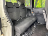 後部座席も気になるようなキズ・汚れやへたり等、大きなダメージはなく、良好な状態です。