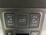 【パワーバックドア】スマートキーや運転席のボタンを押すだけでリアゲートが自動で開閉します!荷物を持っている時や、高い位置にあるバックドアを閉める際に便利な機能です♪