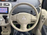 インテリアに合わせたデザインのステアリングは、運転される方のことも考え、運転しやすい形状、大きさです。是非一度、実際に触ってお確かめください。