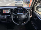 ステアリングは運転しやすい形状、大きさです!