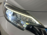 【LEDヘッドライト】悪天候や夜間走行時も良好な視界を確保し安心して運転できる高輝度LEDヘッドライトを装備!点灯速度が早く、消費電力も抑えられています。