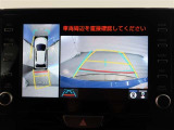 パノラミックビューモニター付きです。車両を上から見たような映像をモニター画面に表示。運転席からの目視では見にくい、車両周辺の状況をリアルタイムでしっかり確認できます。