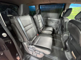 後部座席も気になるようなキズ・汚れやへたり等、大きなダメージはなく、良好な状態です。